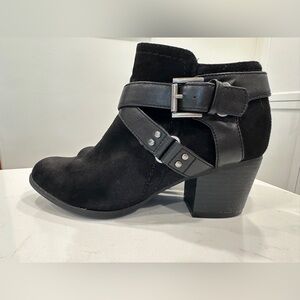 Indigo Rd. 6 EUC Black Ankle Boots with Buckle Detail 2” Heel